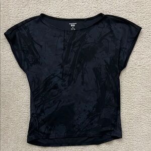 Uniqlo Dark Blue and Black Fitted Tee with Wide Neckline and Short Sleeves